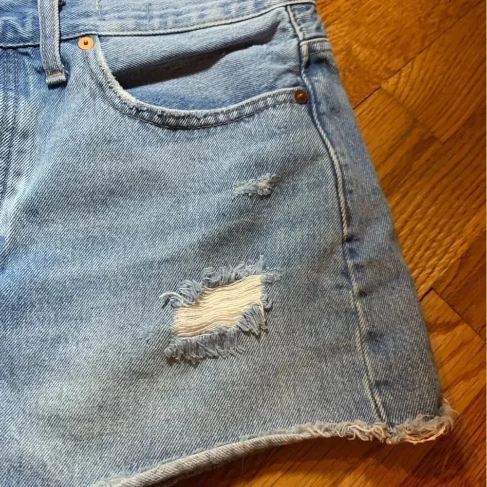 Madewell Lightly Distressed Blue Relaxed Denim Shorts Size 29 - Picture 2 of 7